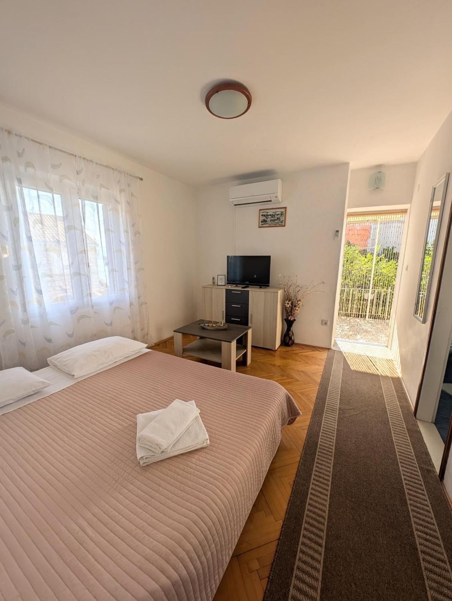 Apartments Ante Лумбарда Экстерьер фото
